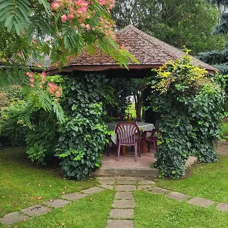 Casa di campagna Madarfeszek Vendeghaz